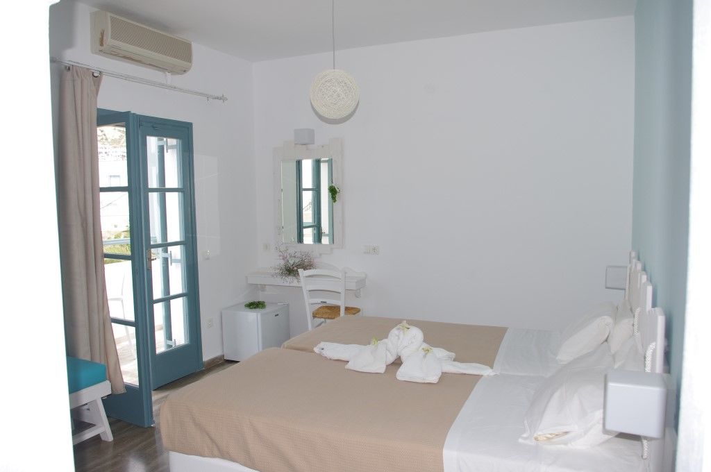 Iris Boutique Hotel Kamári Quarto foto